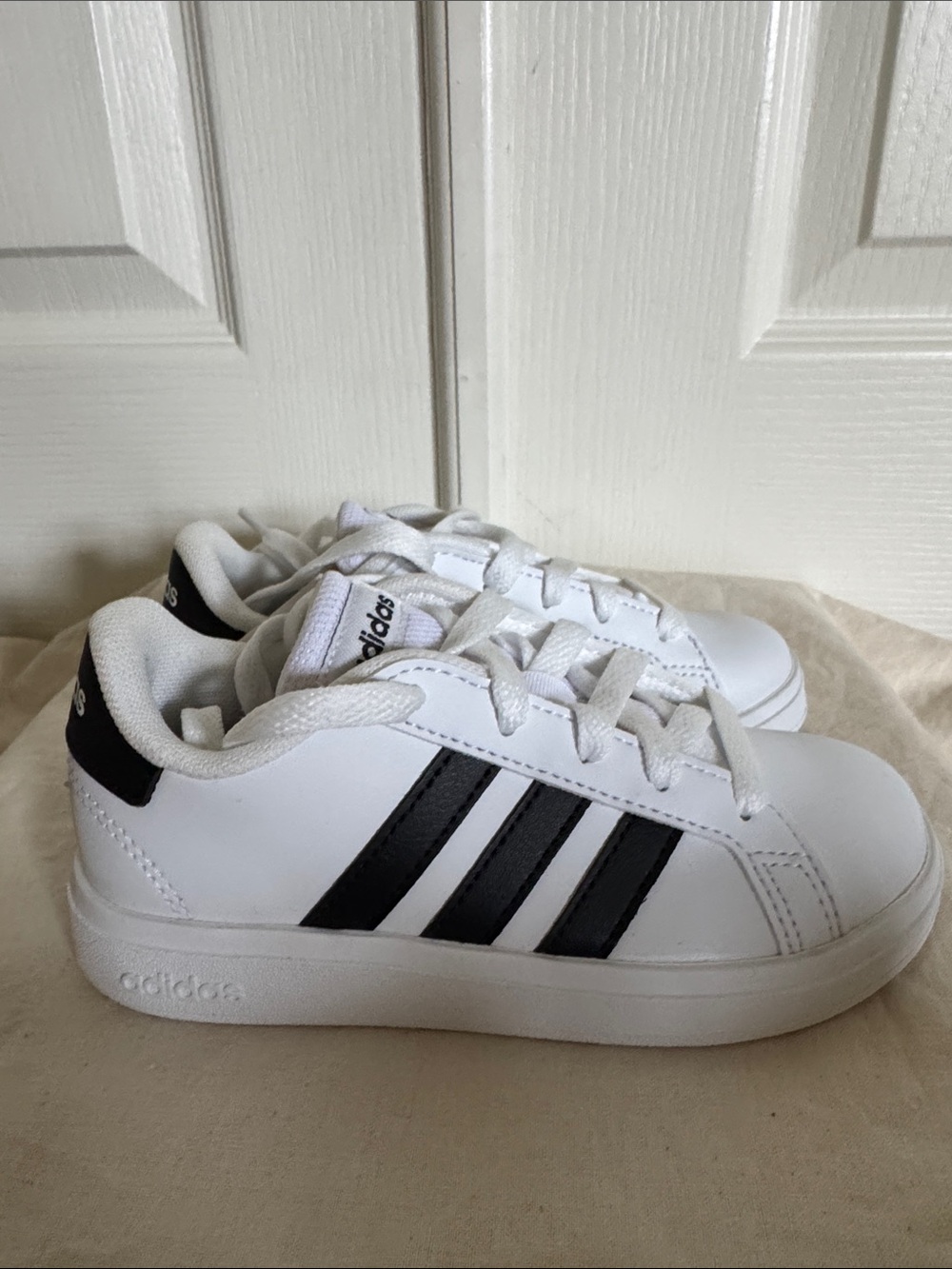 NWT. Adidas Kids White Grand Court 2.0 Sneakers Size 11
